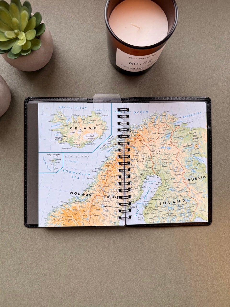 Kalender 2026 7.Sans Futurum Refill i omslag Sort