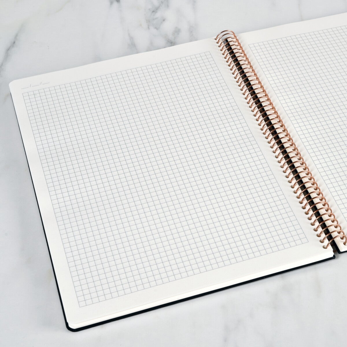 Notatbok m/spiral Kozo premium A4 Black rut.