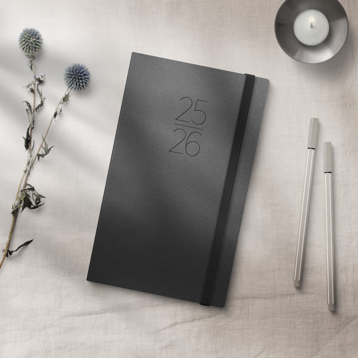 Kalender Grieg Slim myk 25/26 sort