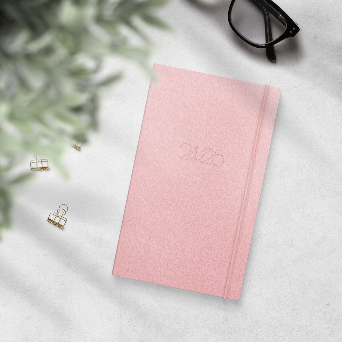 Kalender 24/25 Grieg Slim myk rosa