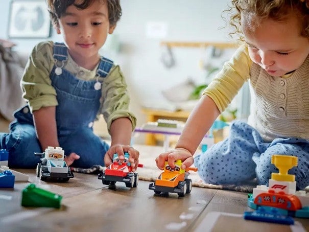 Lego F1 Team med racerbiler og sjåfører 10445