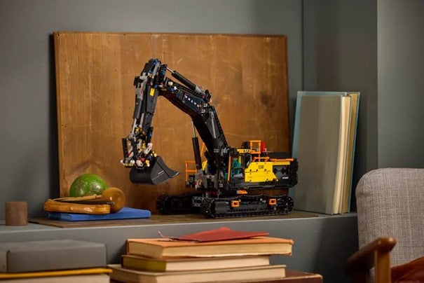 Lego Volvo EC500 Hybrid gravemaskin 42215