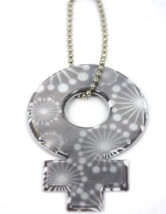 Hengerefleks woman symbol black and white