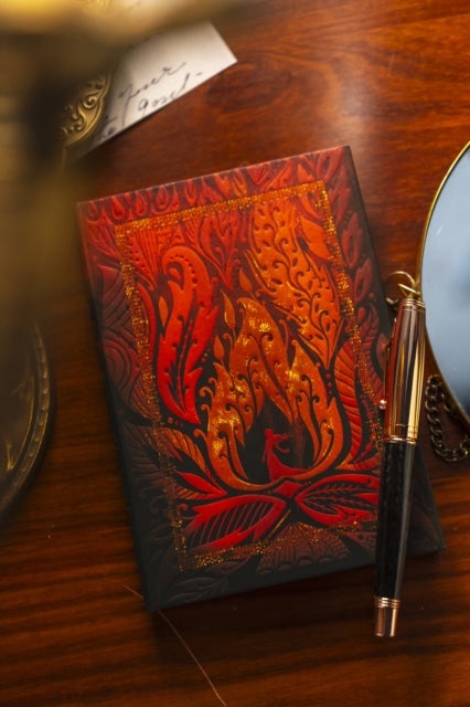 Carrie (Stephen King) Ultra Unlined Hardcover Journal (Elastic Band Closure)