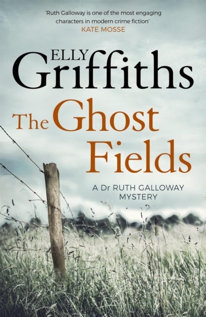 The Ghost Fields - The Dr Ruth Galloway Mysteries 7