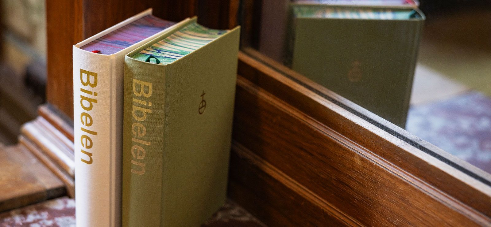 Flotte nye utgaver av Bibelen. Foto: Det Norske Bibelselskap