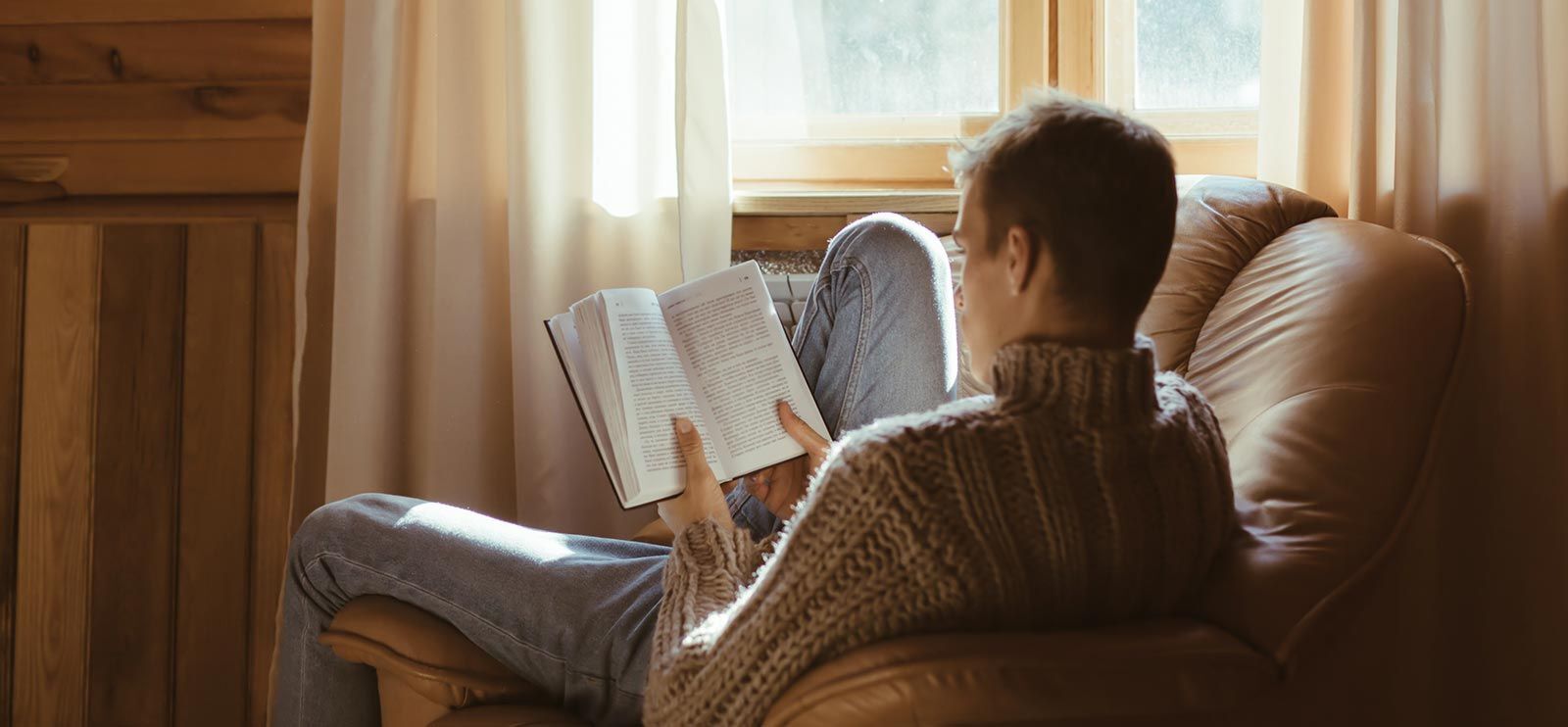 Gi en historiebok som kan slukes i romjulen! Foto: Alena Ozerova