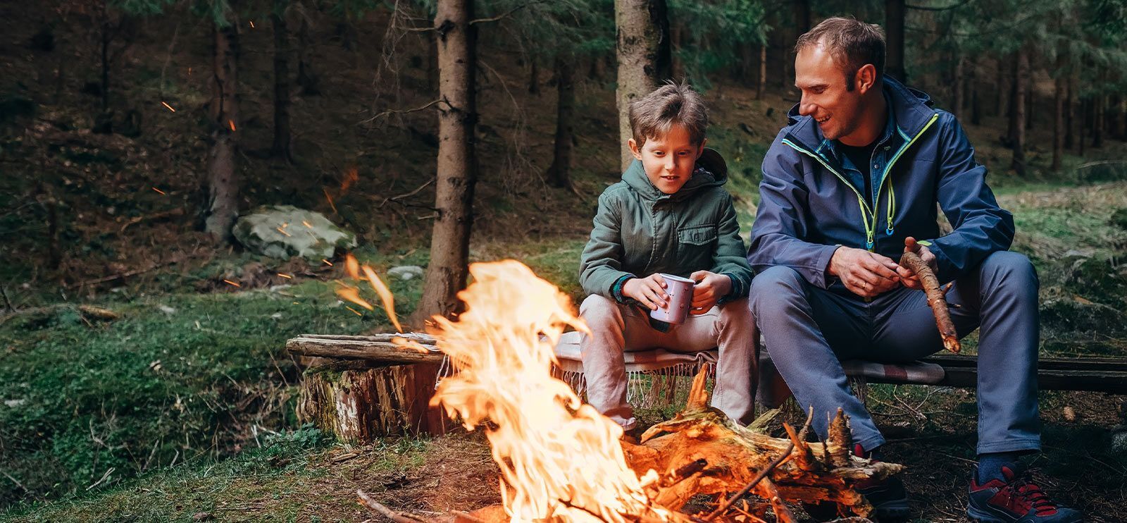 Ut på tur i påsken? Tenn et bål og ta middagen ute. Foto: Soloviova Liudmyla