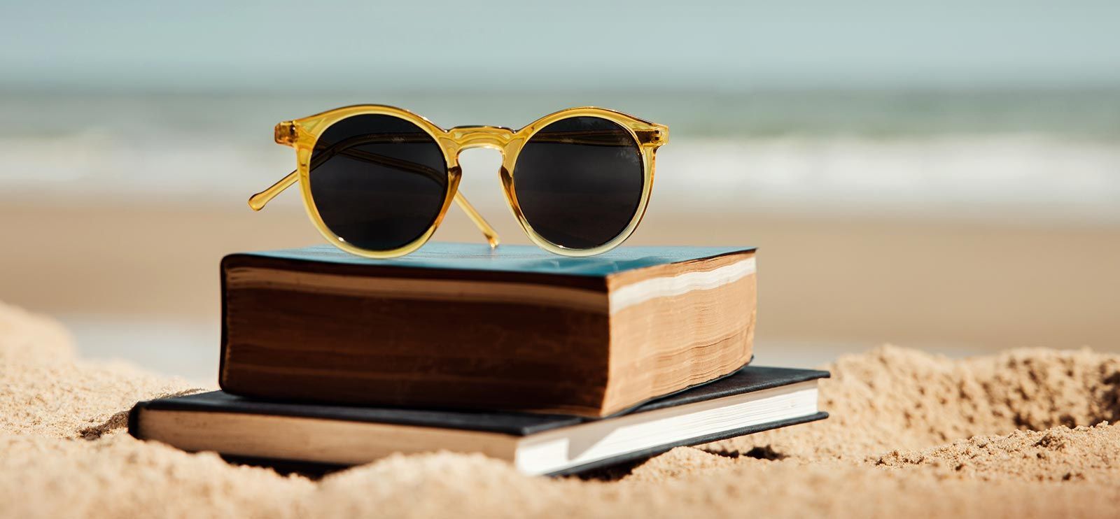 Ingen sommerferie uten en god bok! Foto: Adobe Stock/BlackSalmon
