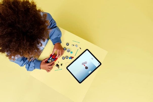 Lego Spider-Man i bil mot venomifisert Wolverine 76336