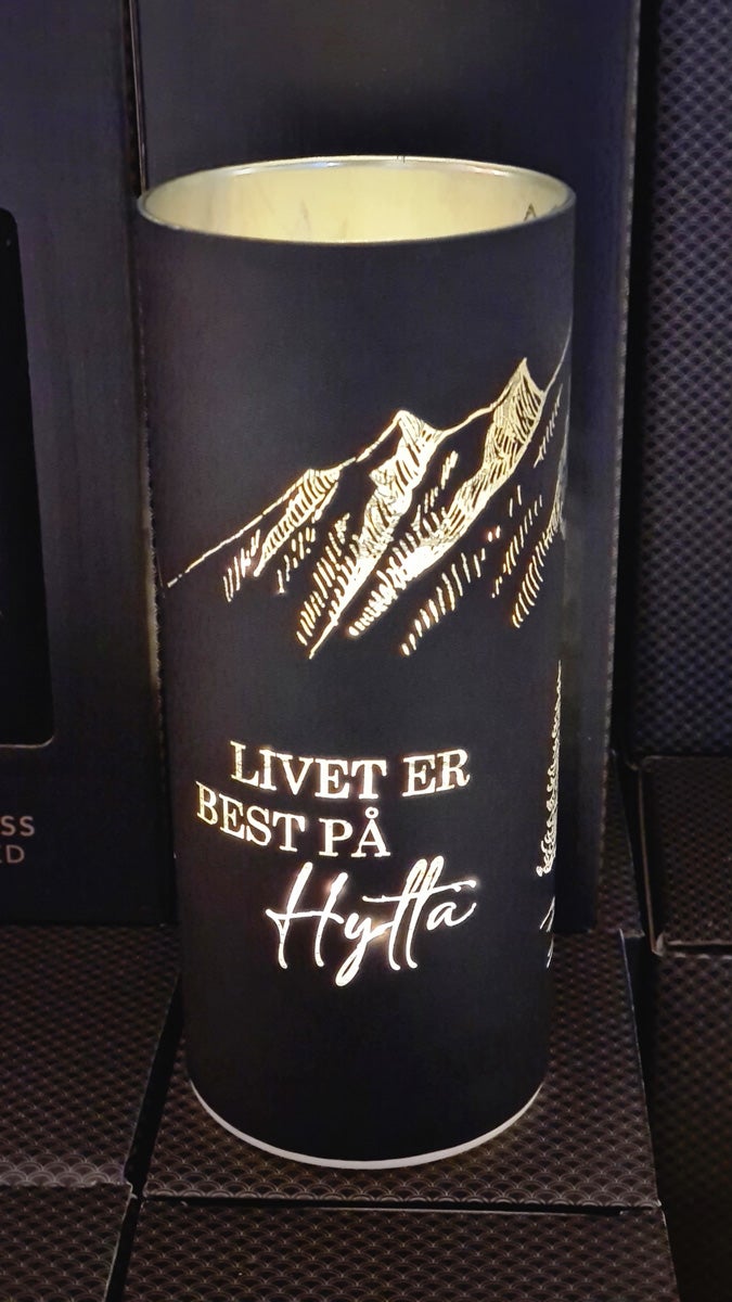 Lyslykt Livet er best på hytta sort 8 x20cm