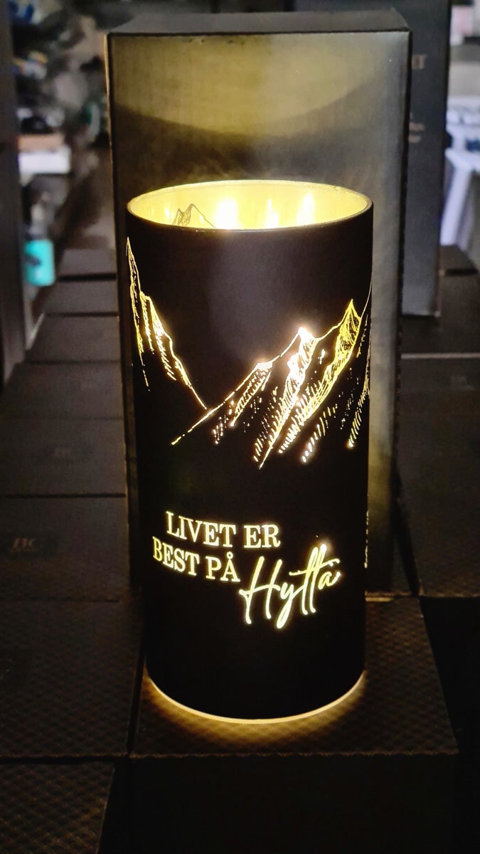 Lyslykt Livet er best på hytta sort 9 x 25cm