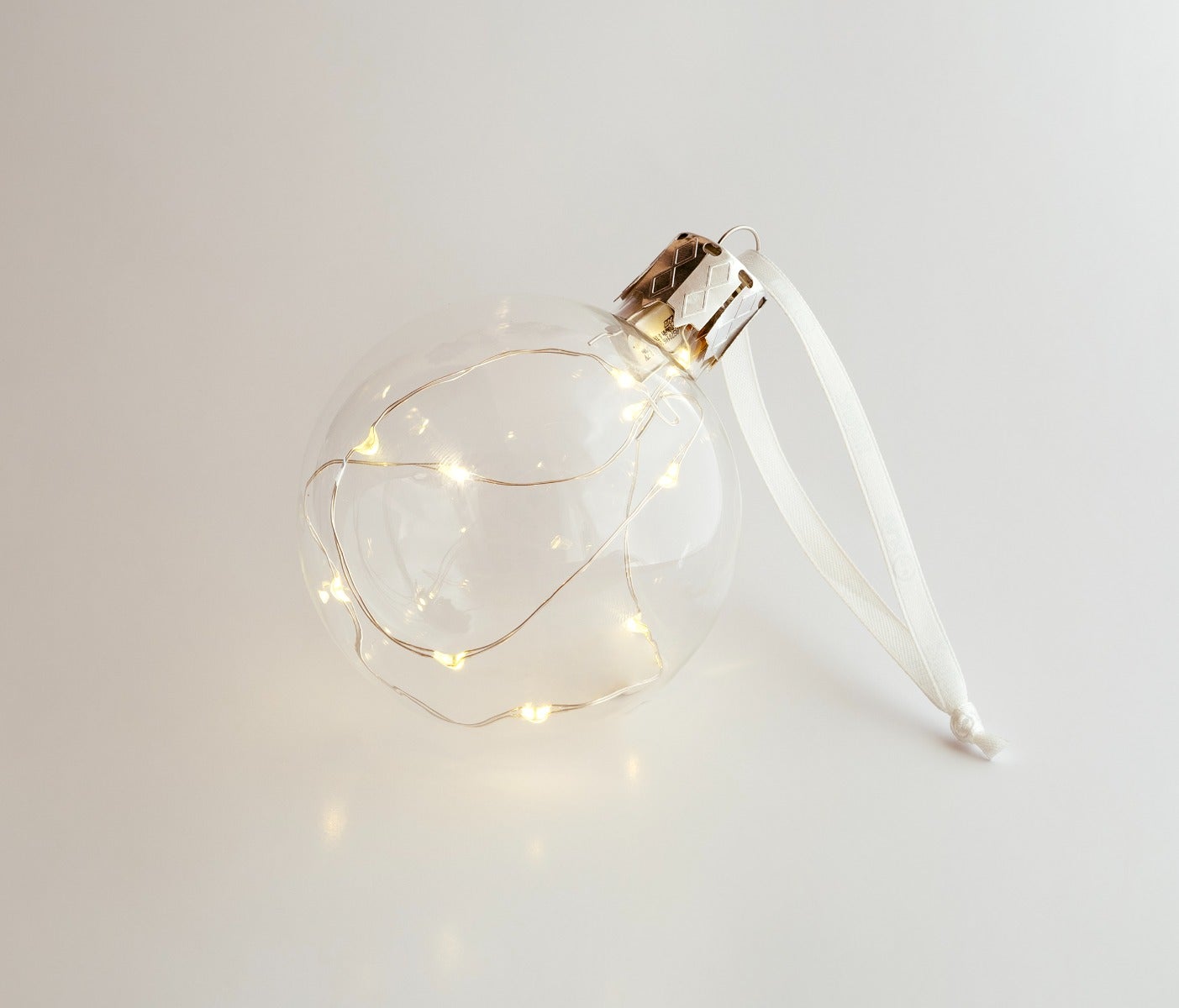 Den Magiske Julekula Snøfall