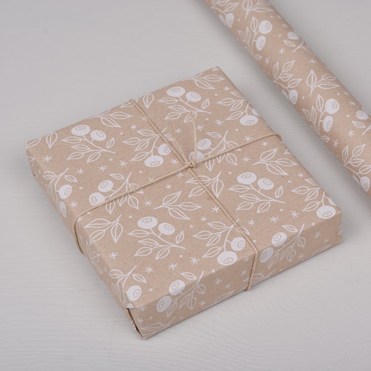 Gavepapir 5m x 57cm Kvist/Hvite Blomster