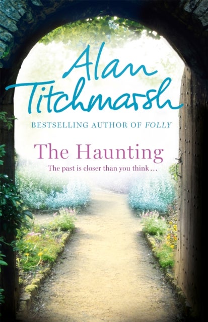 The Haunting - A story of love, betrayal and intrigue from bestselling novelist and national treasure Alan Titchmar