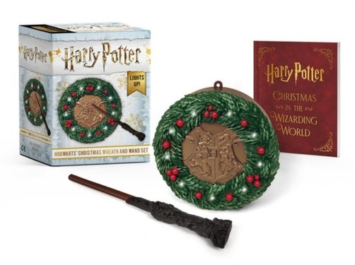 Harry Potter: Hogwarts Christmas Wreath and Wand Set - Lights Up!