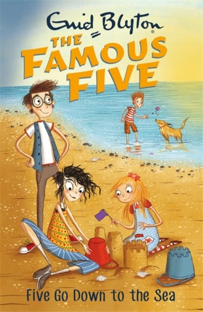 Bilde av Famous Five: Five Go Down To The Sea Av Enid Blyton