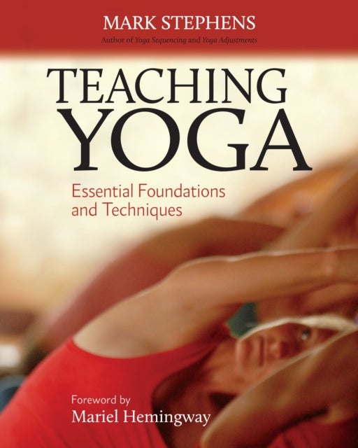 Teaching Yoga - Essential Foundations and Techniques av Mark Stephens  (Pocket) - Norli Bokhandel