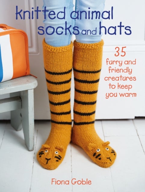 Bilde av Knitted Animal Socks And Hats Av Fiona Goble