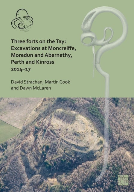 Bilde av Three Forts On The Tay Av David Strachan, Martin (head Of Fieldwork Aoc Archaeology Group) Cook, Dawn (associate Director Of Post-excavation / Head Of