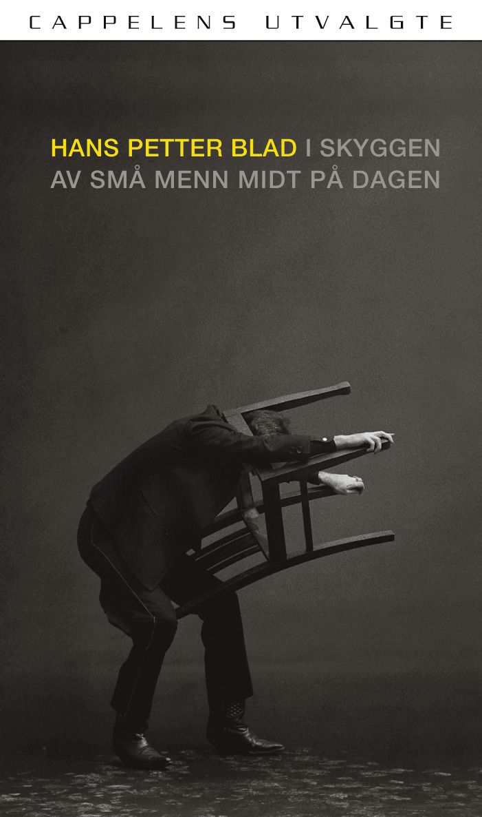 I skyggen av små menn midt på dagen