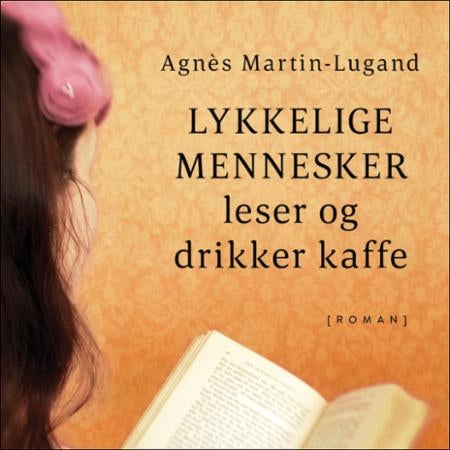 Lykkelige mennesker leser og drikker kaffe