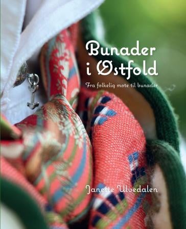 Bunader i Østfold - fra folkelig mote til bunader