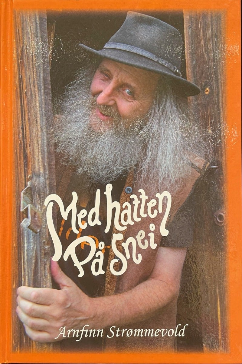 Med hatten på snei