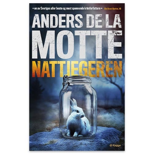 Nattjegeren Nattjegeren av Anders de la Motte. Krimbok med kanin i en glasskrukke på omslaget.