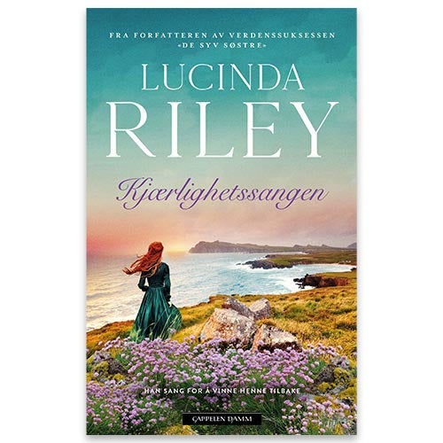 Kjærlighetssangen av Lucinda Riley. En gammel bok som er utgitt på nytt. Boken er blå og har en dame på forsiden som ser utover havet.