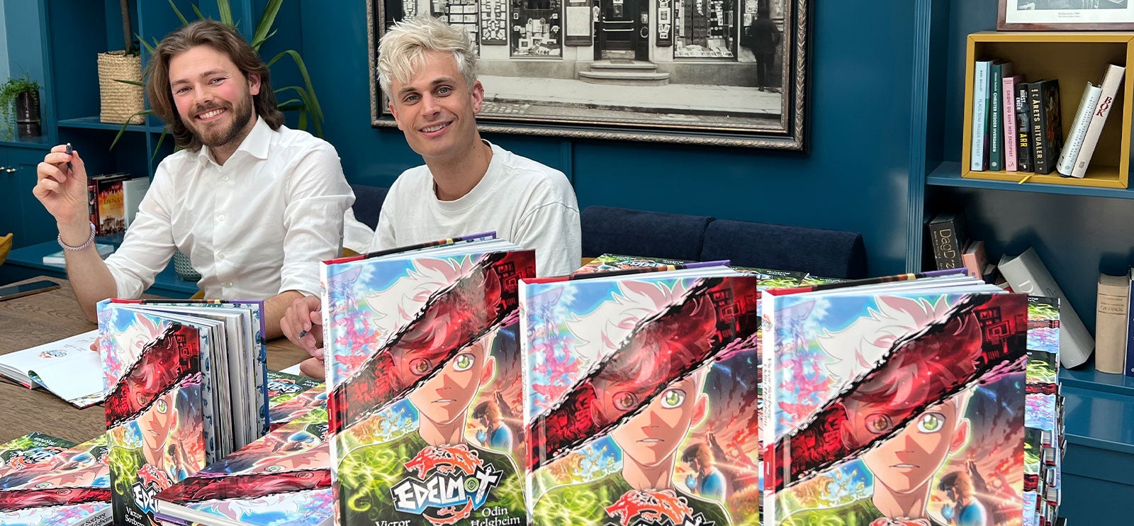 Victor Sotberg og Odin Helgheim signerer bøker hos Norli