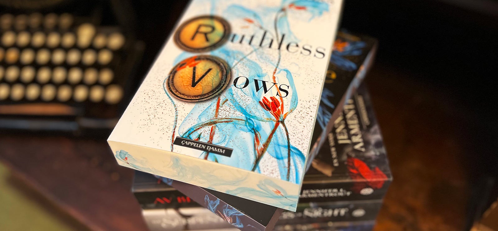 Romantasy-bøker på norsk med sprayed edges.